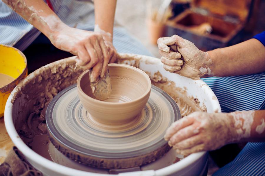A pottery class is a solid sober date idea from SOBRLIFE